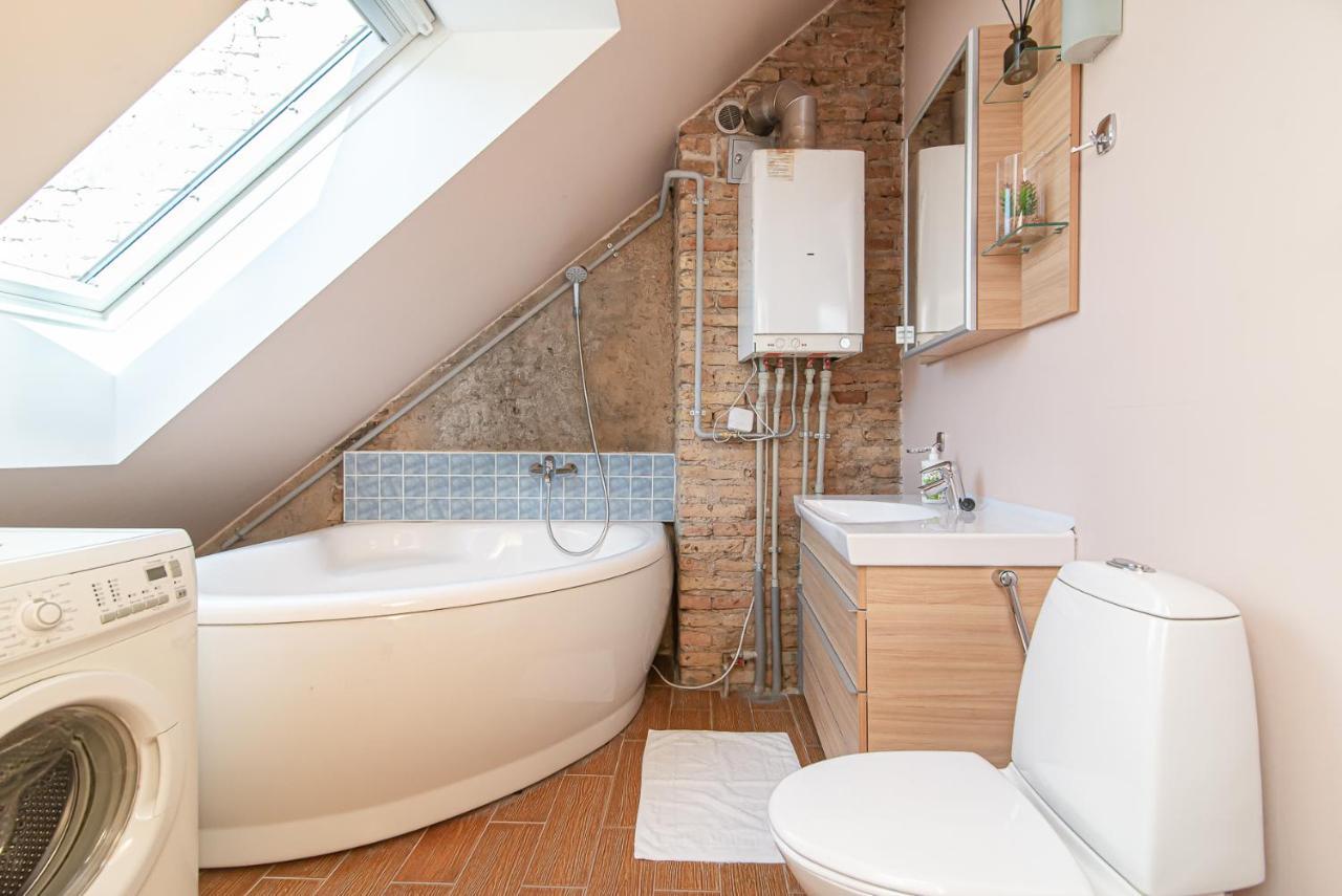 Spacious 2-Bedroom Apartment With Sauna In Vilnius Old Town By Urban Rent Εξωτερικό φωτογραφία